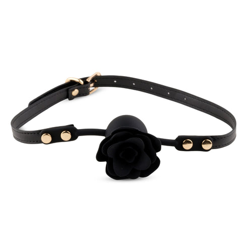 Knebel Black Rose pokazany od przodu z czarną różą pośrodku i paskiem zapinanym klamrą